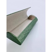 Футляр для очков (зеленый на магните)