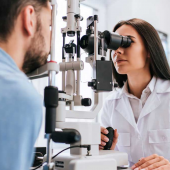 Осмотр врача-офтальмолога (авторефрактокератометрия, биомикроскопия переднего отрезка глаза, подбор очков, вподбор очков или МКЛ)